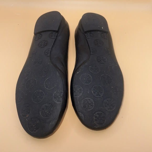 Tory Burch flats with gold emblem, size 6.5 - Picture 4 of 4